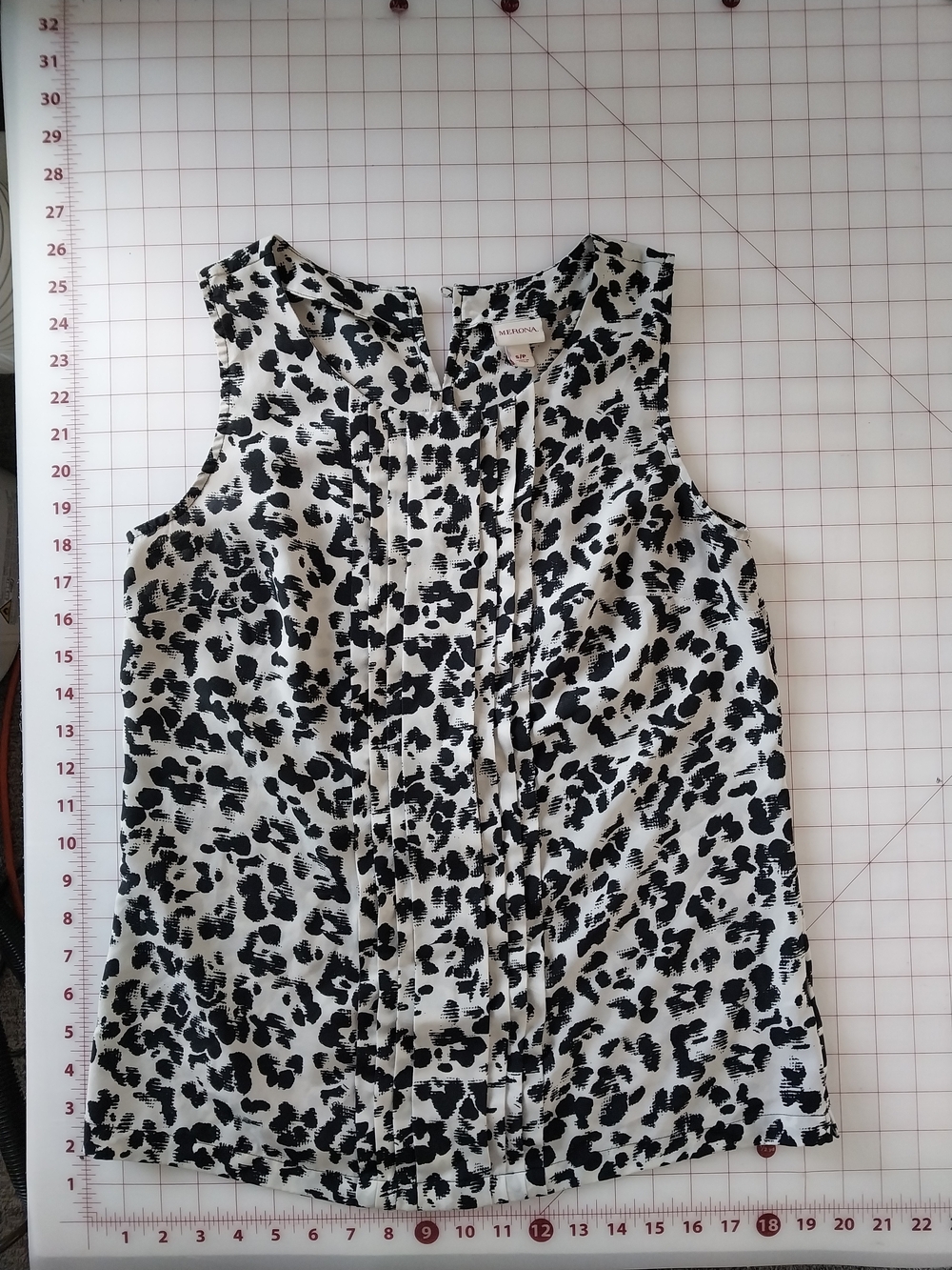 Worthington Black and White Print Sleeveless Blouse